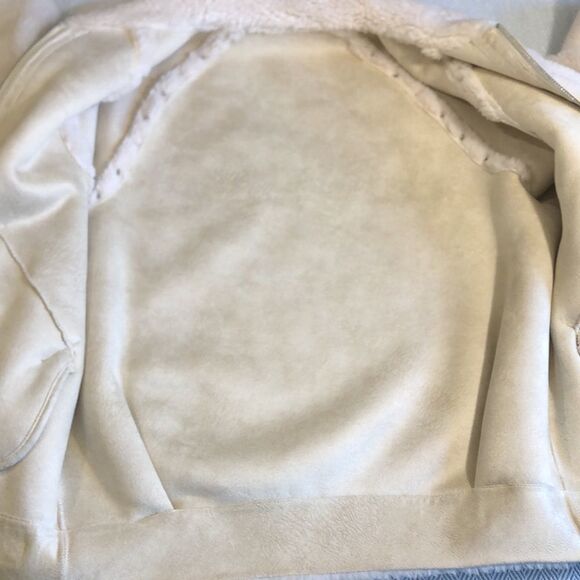 Faux Fur Shearling White Jacket Winter, Pit to Pit 23" Pre-Owned - Picture 14 of 16